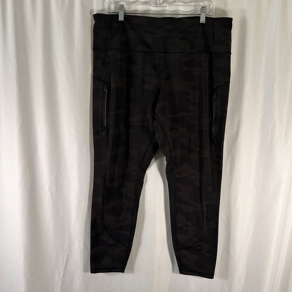Athleta Rainier Reflective Tight Women 2X Black Camo Pull On Zip Pockets Legging